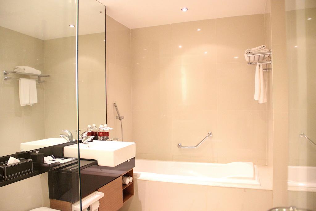 Grand City Hall Hotel & Serviced Residences Medan Exterior photo