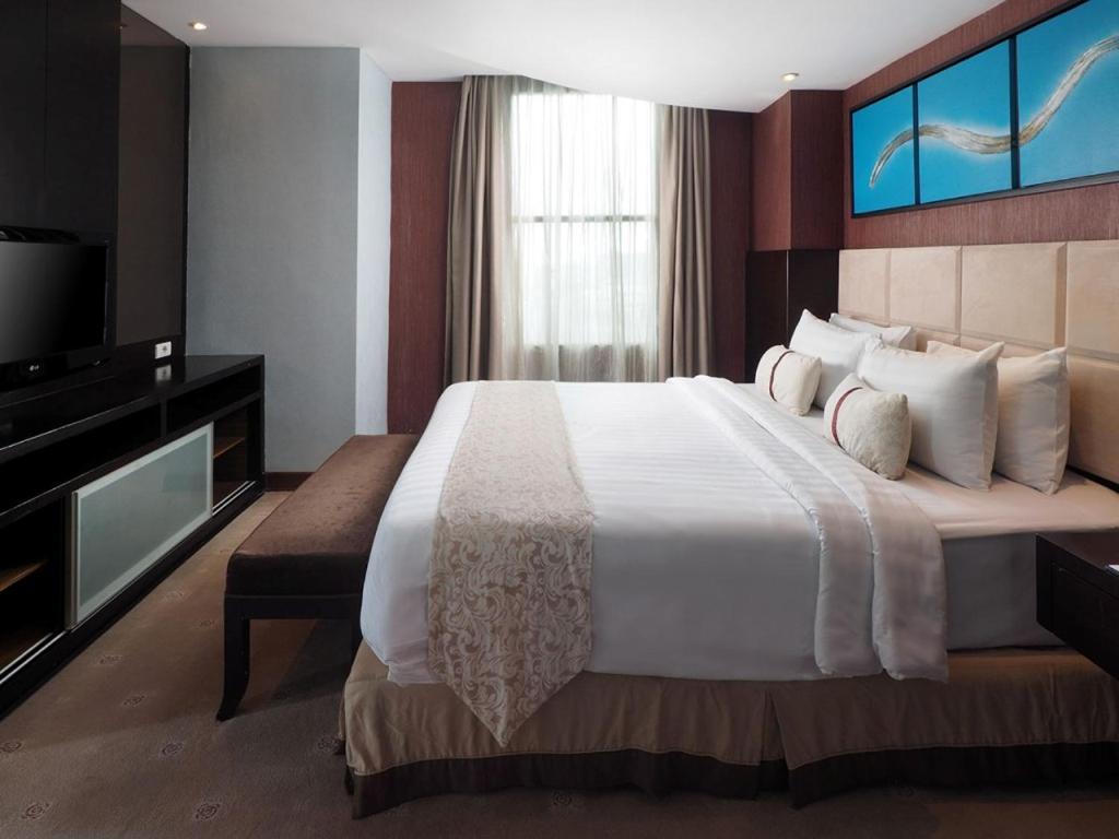 Grand City Hall Hotel & Serviced Residences Medan Exterior photo