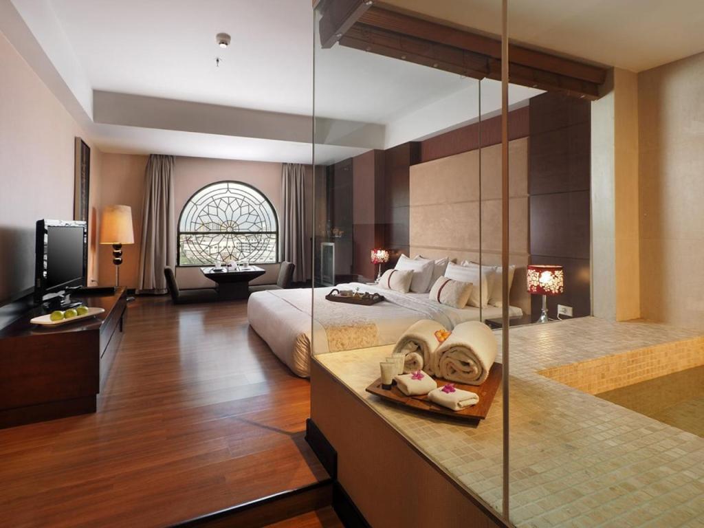 Grand City Hall Hotel & Serviced Residences Medan Exterior photo