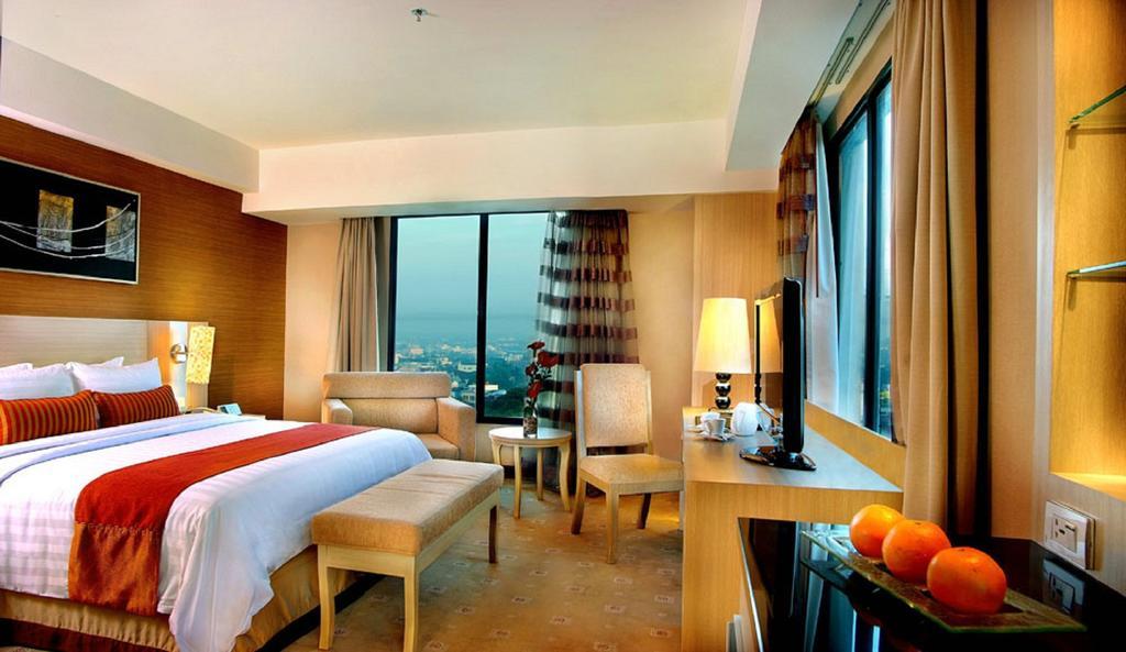 Grand City Hall Hotel & Serviced Residences Medan Exterior photo